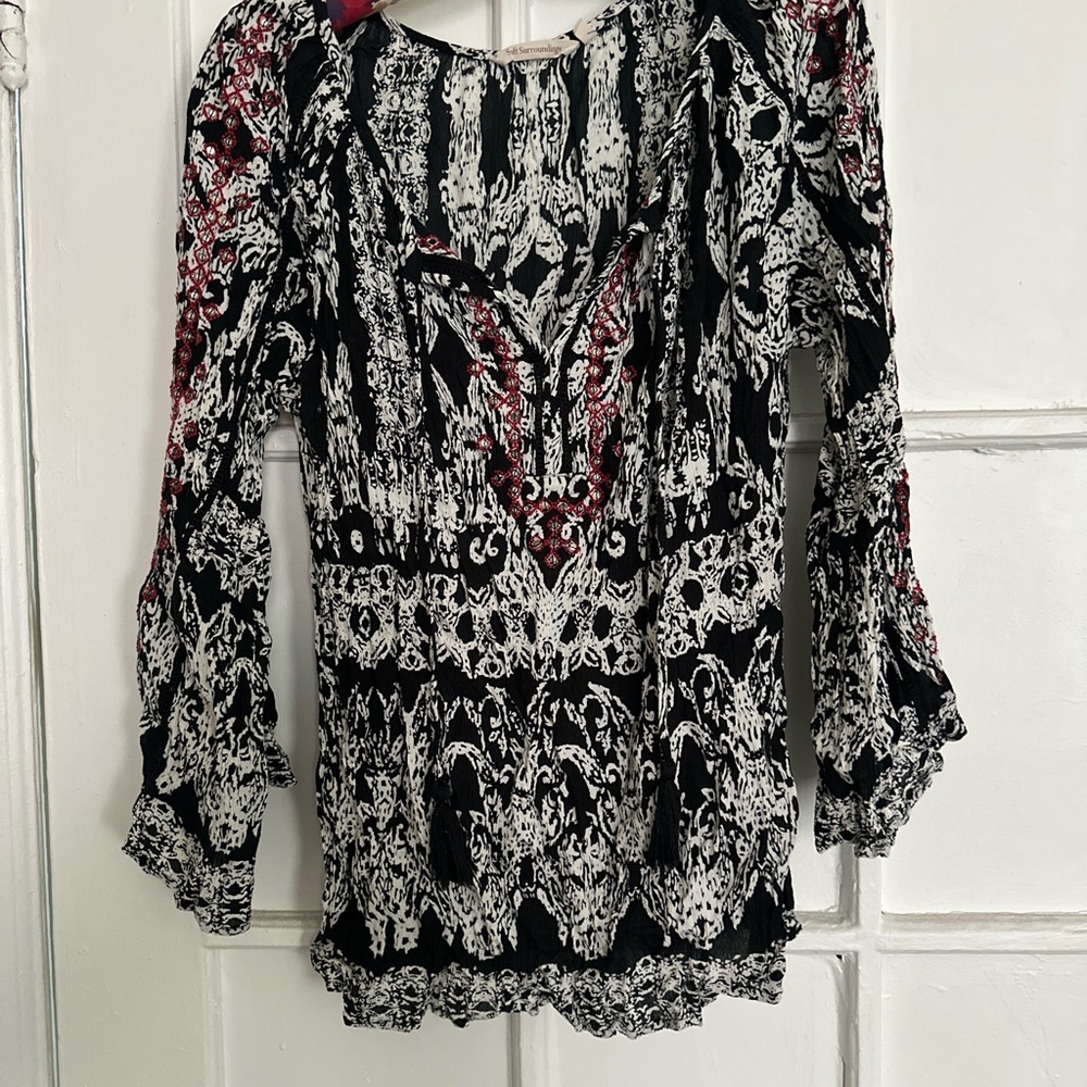 Soft surroundings Women’s Black and White Embellished Top size L